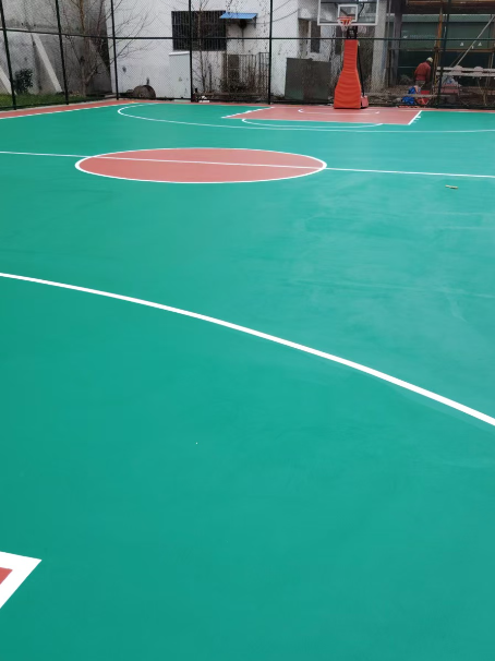 寒亭 球场长期使用易出现地面开裂